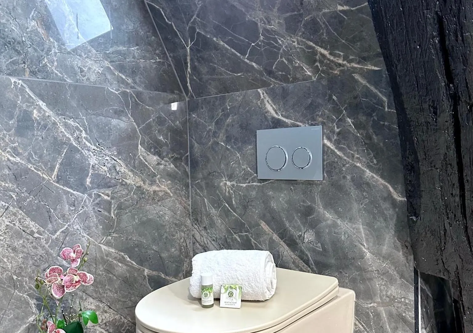 Le Marais' Finest Luxurious Apartment باريس